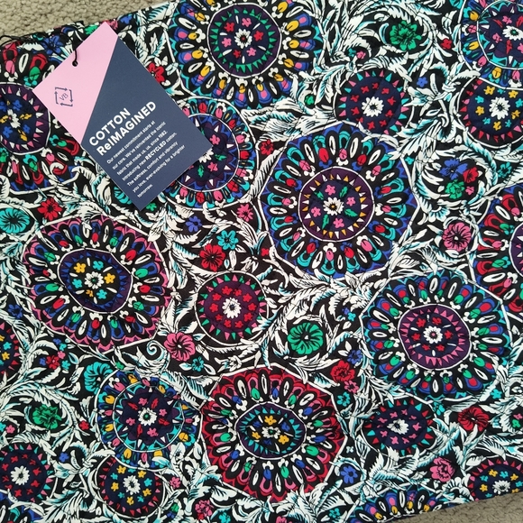 NWT Vera Bradley Grand Tote in Stained Glass Medallion - Picture 2 of 10